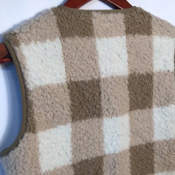 Lou & Grey buffalo plaid cozy up Sherpa vest sz XS - Picture 8 of 10